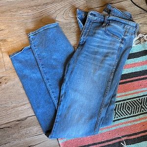 WHBM sz 10 Everyday Soft Skinny Flare High Rise Jeans